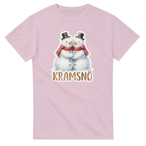 Ljusrosa t-shirt med sött motiv av snögubbar och texten Kramsnö
