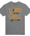 Lord of the Grill" text i orange med grillspade på grå t-shirt, humoristisk design.