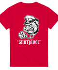 Arg polisgris med handfängsel och texten "SNUTJÄVEL" på röd t-shirt.
