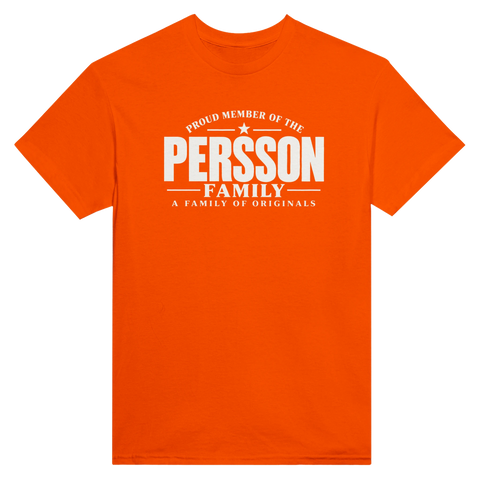 Orange t-shirt med texten Persson – A Family of Originals