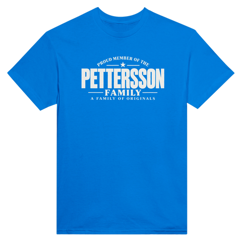 Blå t-shirt med texten Pettersson – A Family of Originals