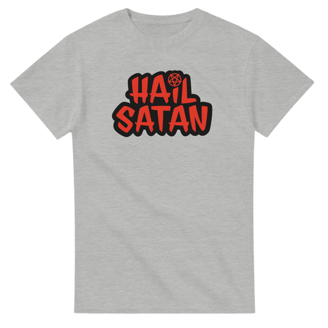 Mörk estetik med Hail Satan tryck och ockult symbol på grå t-shirt