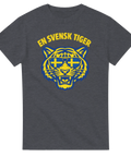 Grafiskt tigerhuvud i blågult med solglasögon – En svensk tiger t-shirt
