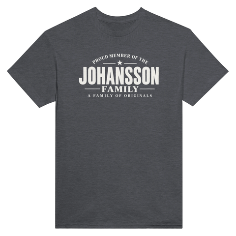 Mörkgrå t-shirt med texten Johansson – A Family of Originals