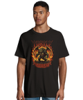Man bär en oversized t-shirt med hårdrocksinspirerat tryck av en stridslysten sköldpadda