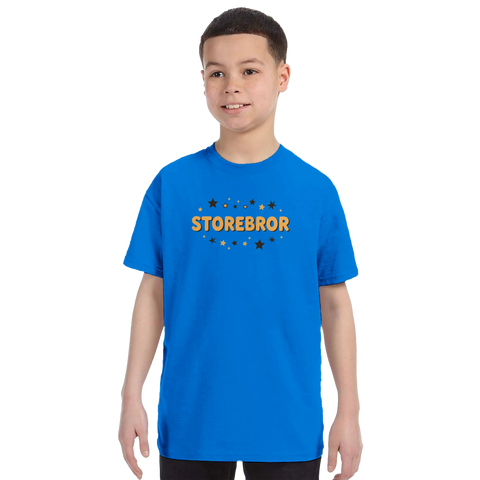 Storebror" text i orange med svarta och gula stjärnor på kungsblå t-shirt för barn.