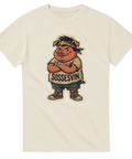 Grafiskt tryck med politisk humor och en griskaraktär på benvit t-shirt