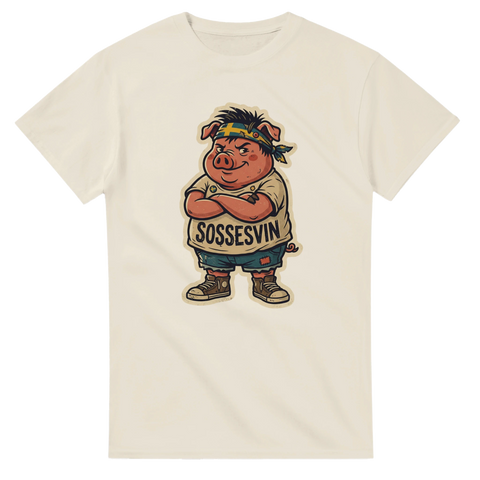 Grafiskt tryck med politisk humor och en griskaraktär på benvit t-shirt
