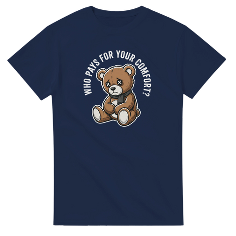 Satirisk illustration av sliten teddybjörn – t-shirt med budskap