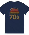 Vintagedesign med 70-talsgrafik tryckt på en marinblå t-shirt