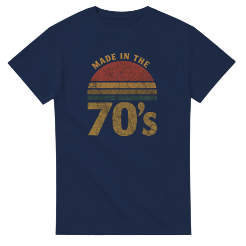 Vintagedesign med 70-talsgrafik tryckt på en marinblå t-shirt