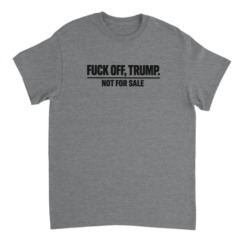 Gråmelerad t-shirt med ett tydligt politiskt statement och protest-text