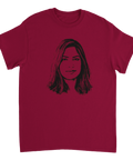 Minimalistisk illustration av Nooshi Dadgostar på vinröd t-shirt