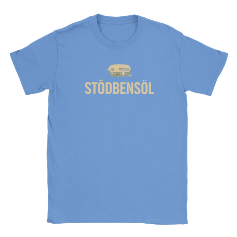 Husvagn med texten "STÖDBENSÖL" i beige på en ljusblå t-shirt.