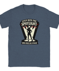 Step into the Spotlight" retro-tryck med silhuett av kvinna på scen, marinblå t-shirt.