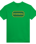 Grön t-shirt med gult Svensexa-citat för enhetlig grupplook