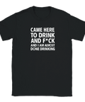 Svart t-shirt med rak och satirisk textdesign för festkvällen