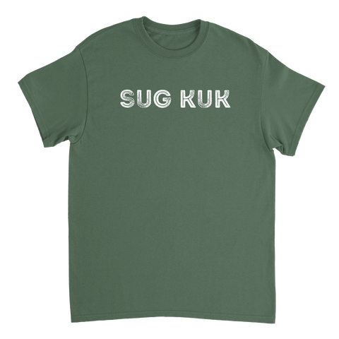 Militärgrön t-shirt med kaxig Sug Kuk text i grafisk design