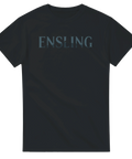 Minimalistiskt texttryck Ensling med mörk grafik på svart t-shirt