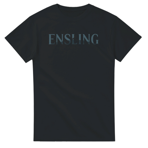 Minimalistiskt texttryck Ensling med mörk grafik på svart t-shirt