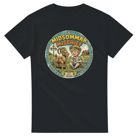 Grafiskt motiv av en pojke med midsommarkrans och halmbock på en svart t-shirt