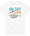Retro strandmotiv med solstolar och parasoll – grafisk t-shirt med sommarkänsla