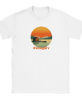 T-shirt med grafiskt motiv av en stuga och texten stugliv