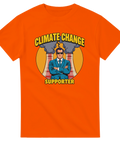 Climate Change Supporter" pop-art tryck med man, kyltorn, rök på orange t-shirt.
