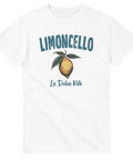 Limoncello-tryck med citron och text "La Dolce Vita" på vit t-shirt.