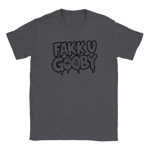 Mörkgrå t-shirt med ett kaxigt och ironiskt grafiskt textmotiv