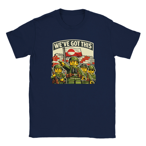Mörkblå t-shirt med kaxig statement-design inspirerad av klassiska leksaker