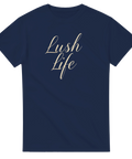 Marinblå t-shirt med elegant Lush Life textdesign i guld