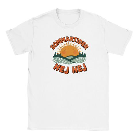 Retroinspirerad t-shirt med nostalgiskt motiv av en leende sol över skog