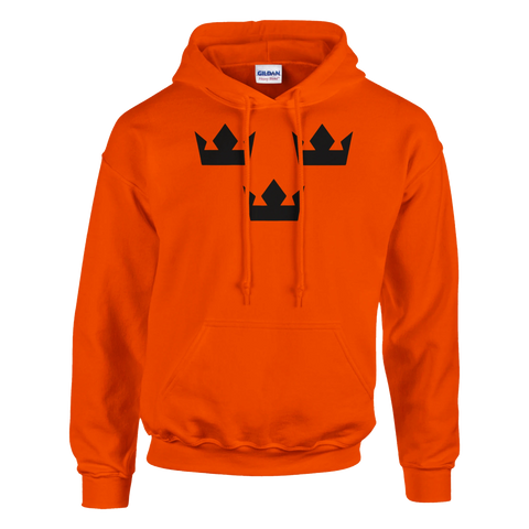 Tre svarta kronor i stilren design på en orange hoodie
