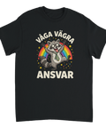 Lekfull illustration av en glad tvättbjörn framför en regnbåge – grafisk t-shirt