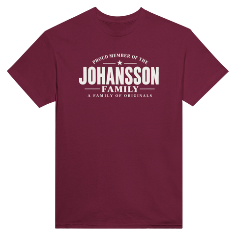 Vinröd t-shirt med texten Johansson – A Family of Originals
