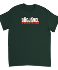 BÖGJÄVEL" text i regnbågsfärger på mörkgrön t-shirt, retro pride-design.