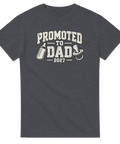 T-shirt med texten Promoted to Dad 2027, napp och nappflaska
