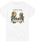 Creepy cute illustration av flicka och voodoodocka som äter middag – grafisk t-shirt