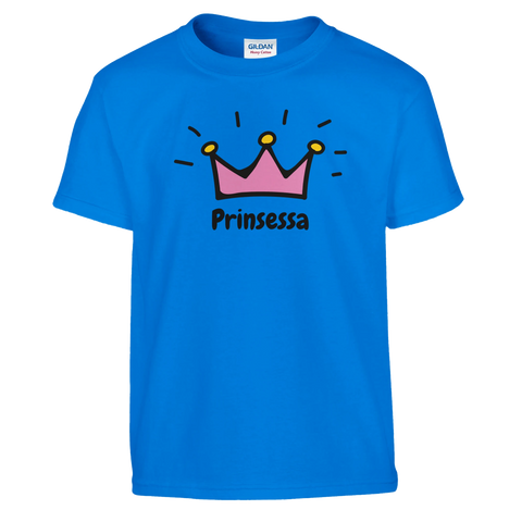 Rosa prinsesskrona med gula juveler och text "Prinsessa" på en kungsblå barnt-shirt.