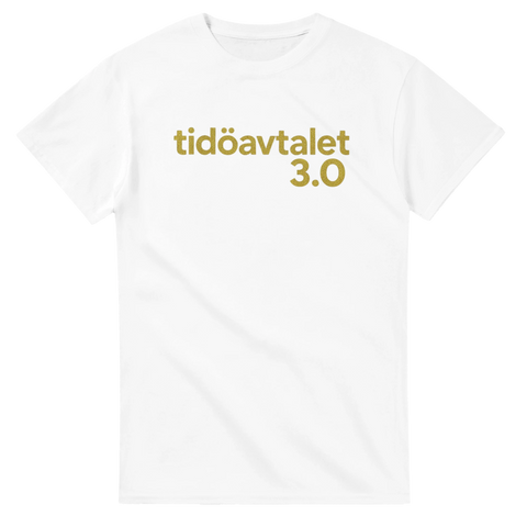 Stilren vit t-shirt med guldtexten Tidöavtalet 3.0 – svensk design