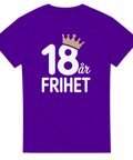 Lila t-shirt med lekfullt födelsedagsmotiv för nybliven 18-åring