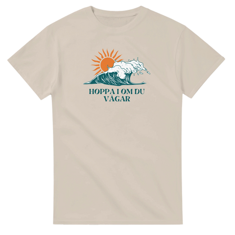 Hoppa i om du vågar" textdesign på svart t-shirt