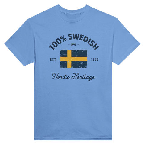 Klassisk typografi och svenskt flaggmotiv på blå t-shirt i bomull