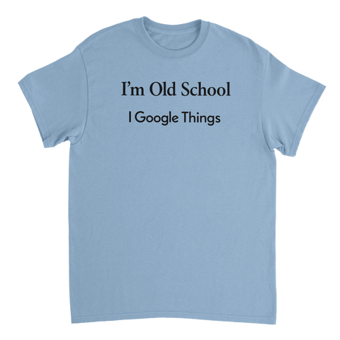 Ljusblå t-shirt med humoristisk text om att vara old school