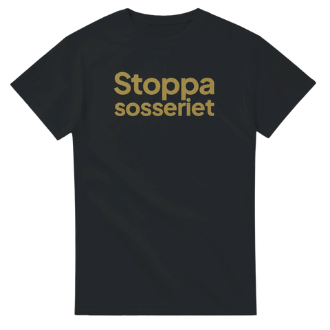 Guldgul typografi med texten Stoppa sosseriet på svart t-shirt