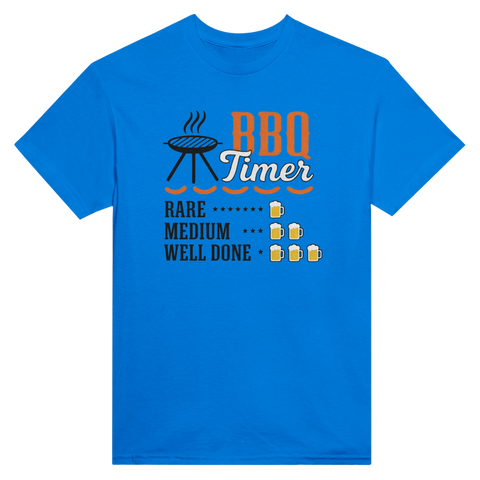 BBQ Timer-tryck med grill, korvar, ölglas och texten "Rare Medium Well Done" på blå T-shirt.