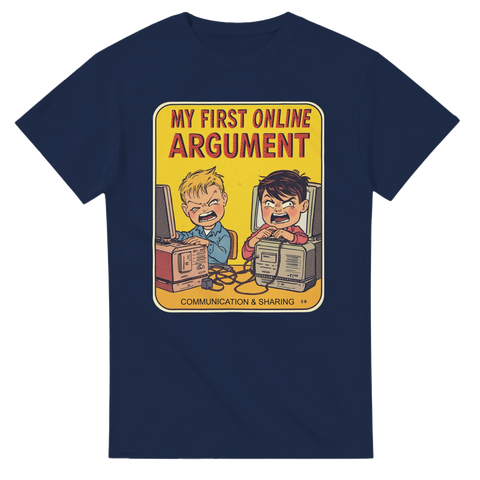 Satirisk illustration av barn vid datorer i retrostil på marinblå t-shirt