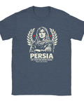 Persia-tryck med kvinna i hijab, lagerblad, röda stjärnor och text på mörkblå t-shirt.