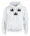 Minimalistiskt tryck av Tre Kronor på en vit hoodie